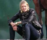 Elle Macpeherson passe la journée avec ses deux fils Arpad et Aurelius au Richmond Polo Club à Londres, le 25 septembre 2011