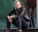 Elle Macpeherson passe la journée avec ses deux fils Arpad et Aurelius au Richmond Polo Club à Londres, le 25 septembre 2011