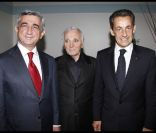  Charles Aznavour entre ses deux présidents, Sarkozy et Sarkissian. 
 Outre le président Nicolas Sarkozy, présent à l'Olympia avec son homologue arménien Serge Sarkissian, Charles Aznavour pouvait compter sur la présence de nombreuses personnalités pour sa soirée spéciale pour l'Arménie, mercredi 28 septembre 2011. 