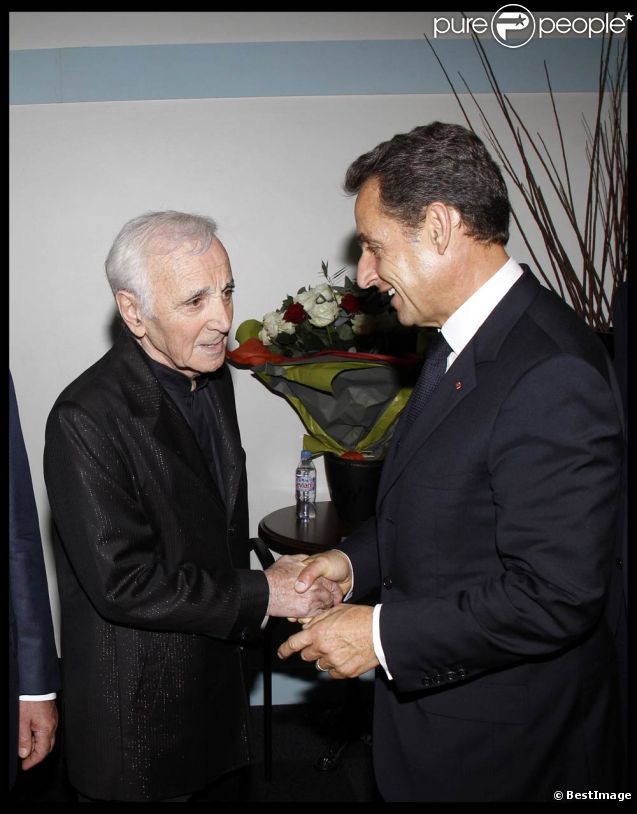 http://static1.purepeople.com/articles/8/88/29/8/@/708381-nicolas-sarkozy-felicite-charles-637x0-2.jpg
