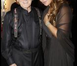  En loge avec Hélène Ségara. 
 Outre le président Nicolas Sarkozy, présent à l'Olympia avec son homologue arménien Serge Sarkissian, Charles Aznavour pouvait compter sur la présence de nombreuses personnalités pour sa soirée spéciale pour l'Arménie, mercredi 28 septembre 2011. 