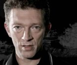 L\'organisation One, dans la perspective du G20 en France en novembre 2011, se mobilise pour la lutte contre la famine dans la Corne de l\'Afrique et fait intervenir de nombreuses stars, notamment Vincent Cassel dans le spot en VF \'<em>Putain !</em>\'.