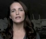 L\'organisation One, dans la perspective du G20 en France en novembre 2011, se mobilise pour la lutte contre la famine dans la Corne de l\'Afrique et fait intervenir de nombreuses stars, notamment Kristin Davis dans les deux spots, \'<em>Putain !</em>\' 