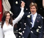 Paul McCartney et Nancy Shevell se sont dit oui à la mairie de Westminster, à Marylebone, le 9 octobre 2011.