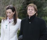 Paul McCartney et Nancy Shevell à Paris, le 9 mars 2009. 