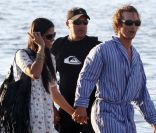 L\'acteur Matthew McConaughey et sa femme Camila Alves, sur une plage de Miami le 12 octobre 2011, pendant le tournage de Magic Mike.<br />