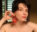 Juliette Binoche, un bistouri et un singe sur l'épaule