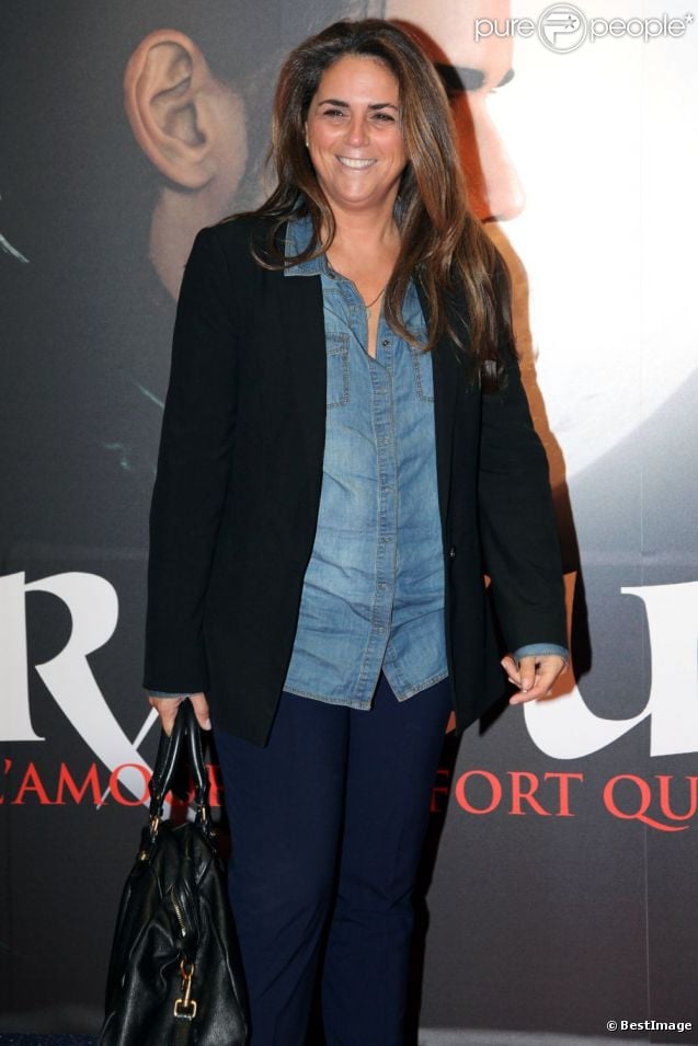 Valérie Benaïm arrive au Palais des Sports pour découvrir la comédie musicale Dracula, l'Amour plus fort que la Mort. 14 octobre 2011