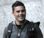 Zac Efron et Michelle Pfeiffer dans Happy New Year