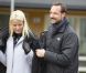 Le prince Haakon et la princesse Mette-Marit de Norvège en visite à Rena le 18 octobre 2011.