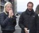 Pendant et après l'effort, bien s'hydrater... Le prince Haakon et la princesse Mette-Marit de Norvège en visite à Rena le 18 octobre 2011.