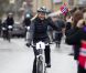  Number one pour la princesse Mette-Marit !La course cycliste Birkenbeiner, un grand classique de la région... Haakon et Mette-Marit ont toutefois été exemptés de la totalité du parcours (94km !). 
 Le prince Haakon et la princesse Mette-Marit de Norvège en visite à Rena le 18 octobre 2011. 