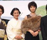 Mayu Tsuruta et Ayame Goriki lors de la cérémonie d'ouverture du 24ème Festival du Film International de Tokyo, le 22 octobre 2011