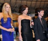 Gabriella Wilde, Milla Jovovich et Logan Lerman lors de la cérémonie d'ouverture du 24ème Festival du Film International de Tokyo, le 22 octobre 2011