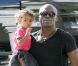 La petite Lou dans les bras de son papa Seal, à Brentwood (L.A.), le 22 octobre 2011.