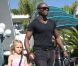 La petite Leni avec son papa Seal, à Brentwood (L.A.), le 22 octobre 2011.