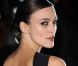 Keira Knightley : Son beau sourire rayonne au milieu des hommes