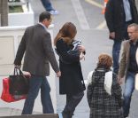 Carla Bruni-Sarkozy à la sortie de la Clinique de la Muette le dimanche 23 octobre 2011
