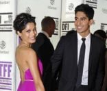Freida Pinto et Dev Patel lors de la présentation du film Or Noir au festival du film de Tribeca à Doha le 25 octobre 2011