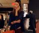 Alessandra Ambrosio en pleine séance shopping à Los Angeles le 25 octobre 2011