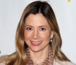 Mira Sorvino lors du 18e évènement annuel Dream Halloween Los Angeles au profit des enfants malades, organisé par Aids Foundation et Keep a Child Alive au Barker Hangar à Santa Monica le 29 octobre 2011