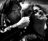 Clive Owen et Benicio Del Toro dans Sin City.