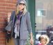 Heidi Klum lors d'une balade avec ses filles, Lou et Leni, à Los Angeles le 3 novembre 2011
