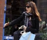 Rachel Weisz, son fils Henry et Tim Craig à New York, le 23 octobre 2011. Une petite frayeur ! 