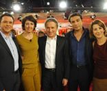 Guillaume de Tonquedec, Valérie Bonneton, Michel Drucker, Bruno Salomone et Isabelle Gelinas lors de l\'enregistrement de l\'émission Vivement Dimanche qui sera diffusée le 13 novembre 2011. Invité spécial : Gérard Lenorman.