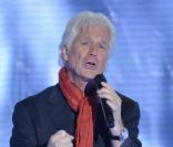 Gérard Lenorman chante avec Patrick Fiori lors de l'enregistrement de l'émission Vivement Dimanche qui sera diffusée le 13 novembre 2011. Invité spécial : Gérard Lenorman.