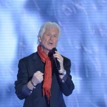 Gérard Lenorman chante avec Patrick Fiori lors de l'enregistrement de l'émission Vivement Dimanche qui sera diffusée le 13 novembre 2011. Invité spécial : Gérard Lenorman.