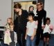 Angelina Jolie et Brad Pitt : Leurs adorables enfants accros à leurs peluches