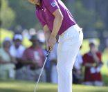 Luke Donald, devenu n°1 mondial et Joueur PGA en 2011, a vécu un mois de novembre particulier, avec la mort de son père et la naissance de sa deuxième fille en l'espace de quelques jours.