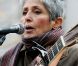 Joan Baez est venue soutenir les manifestants du mouvement Occupy Wall Street vendredi 11 novembre 2011, jour des vétérans de guerre, à Foley Park, Manhattan, New York. Une intervention appréciée même si beaucoup, trop jeunes, ignoraient de qui il s'agissait.