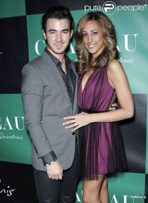 Kevin Jonas et son épouse Danielle Deleasa fête son anniversaire au Chateau Nightclub and Gardens, à Las Vegas, le samedi 12 novembre 2011.