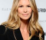 Elle Macpherson, le visage un peu tiré, est apparue chez Selfridges pour célébrer les 10 ans de sa ligne de lingerie. Le 15 novembre 2011
