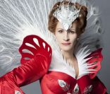 Julia Roberts écarlate dans Mirror Mirror.