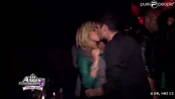 Guillaume et Stéphanie s'embrassent dans les Anges de la télé-réalité 3, mercredi 16 novembre 2011, sur NRJ 12