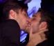 Guillaume et Kevin en plein bisou dans les Anges de la télé-réalité 3, mercredi 16 novembre 2011, sur NRJ 12