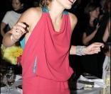 Milla Jovovich au gala de l' amFAR