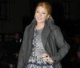 Même quand elle n\'est pas dans la peau de Serena, Blake Lively s\'impose en it girl la plus stylée de New York, habillée par Chanel et chaussées en Louboutin. Le 15 novembre 2011.<br />