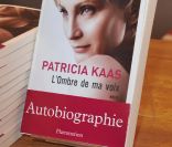  L'Ombre de ma voix  de Patricia Kaas, présenté au Salon du Livre à Paris, le 19 mars 2011.