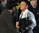 Sean Penn et Josh Brolin jouent aux durs sur le tournage de The Gangster Squad à Los Angeles, le 17 novembre 2011<br />