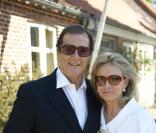 Mariage de Marie Cavallier et de Joachim de Danemark : Roger Moore et sa femme