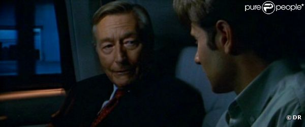 John Neville et David Duchovny dans X-Files.