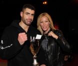 Ophélie Winter et Cédric Ameline le vainqueur dans la catégorie Lourds, lors du 1er tournoi de PROFIGHT KARATE, au stade Pierre de Coubertin à Levallois-Perret