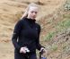Amanda Seyfried fait de la randonnée avec son chien à Los Angeles le 24 novembre 2011 