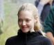 Amanda Seyfried profite d'un moment avec son chien à Los Angeles le 24 novembre 2011 
