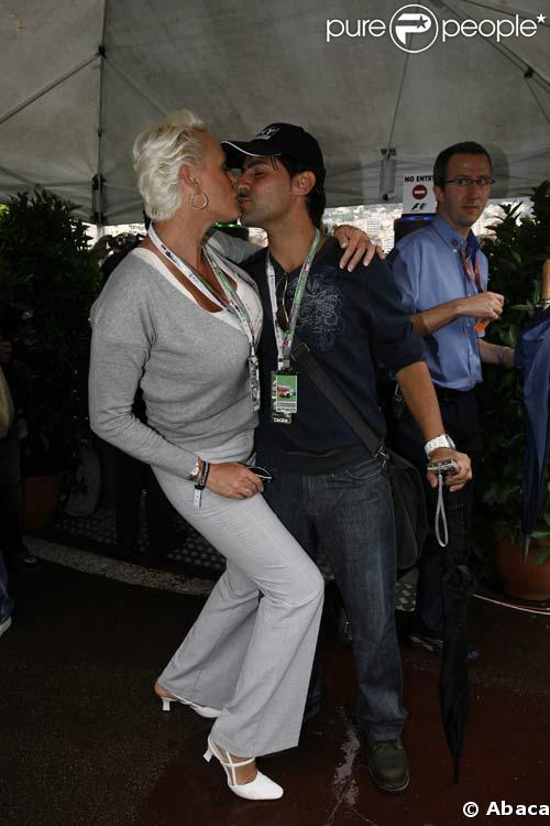 Brigitte Nielsense baisse pour embrasser son mari Mattia Dessi