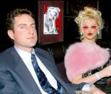 En février 2004 : Anna Nicole Smith et son avocat Howard K Stern <br />
<p>&nbsp;</p>
<p>&nbsp;</p>